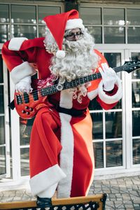 Kalėdų Senelis groja elektrine gitara